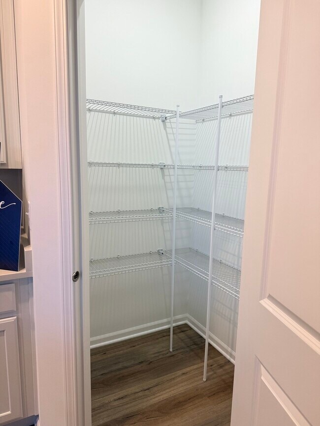 Building Photo - 324 Kingsport Dr