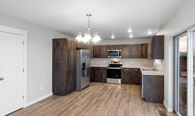 Building Photo - Charming 3-Bedroom Townhouse in the Heart ...