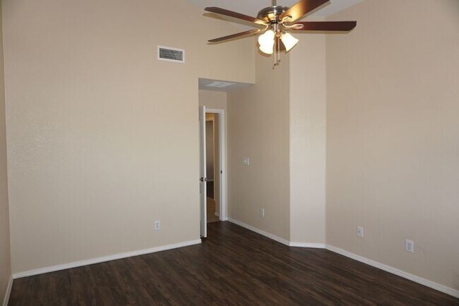 Building Photo - Popular Location, 3Bdm 2Ba Home
