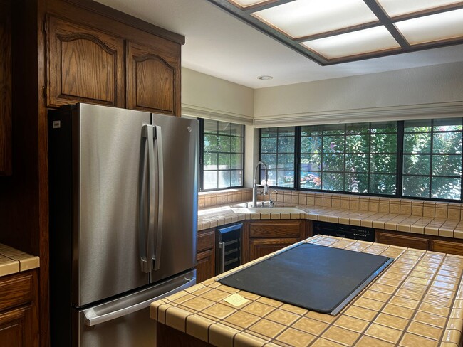 Building Photo - MORGAN HILL Expansive 6 bedroom, 4.5 bathroom home