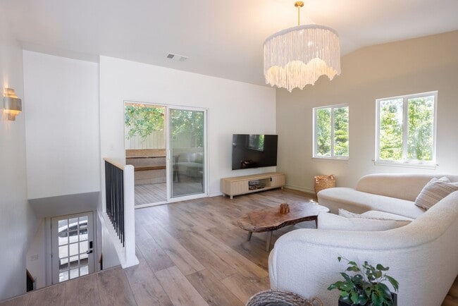 Building Photo - Ultra Unique Chico Tree House in The Avenues