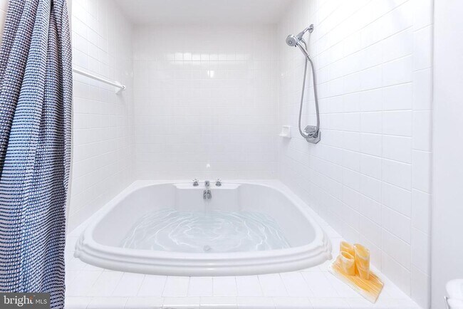 Building Photo - 980 Old Holly Dr