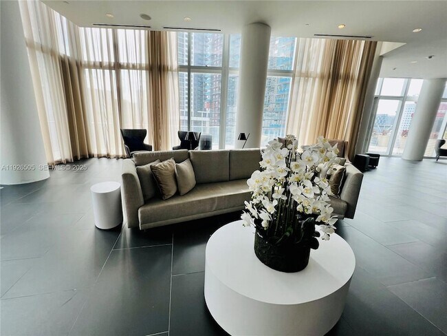 Building Photo - 851 NE 1st Ave