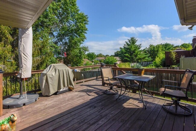 Building Photo - Maryville 37803 - 3 bedroom home with bonus room - Contact Tom Parry (865) 607-3649