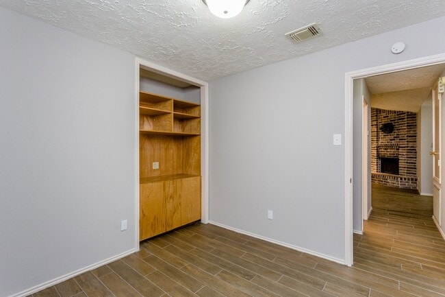 Building Photo - 1534 Vickery Dr