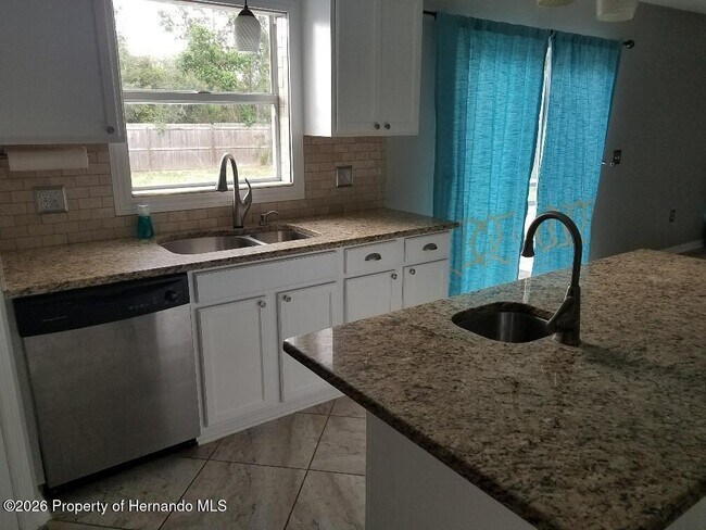 Building Photo - 6289 Freeport Dr