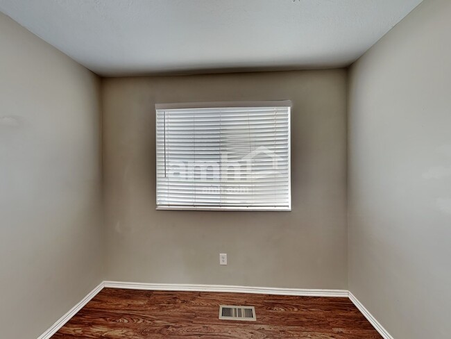 Building Photo - 498 N 500 W