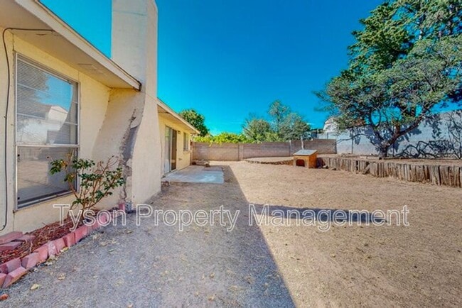 Building Photo - 5516 Cancelar Dr NE