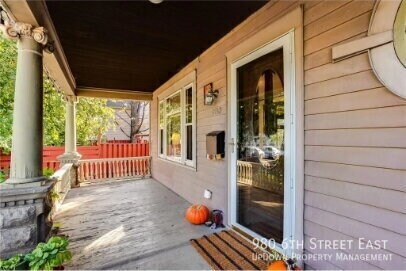 Building Photo - 980 6th St E