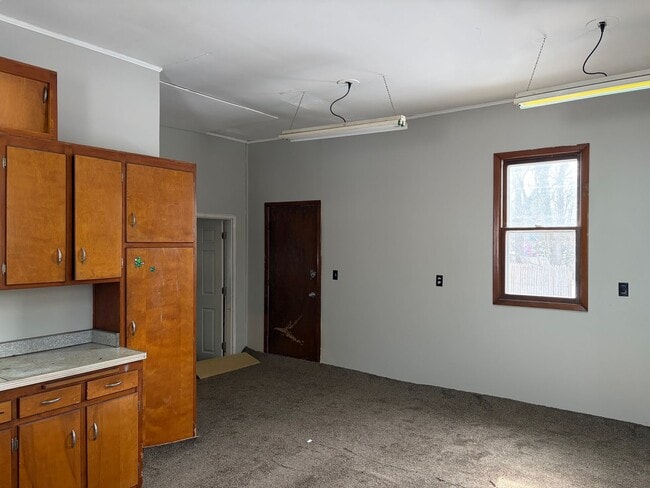 Building Photo - Beautiful single family home on a very Quiet street