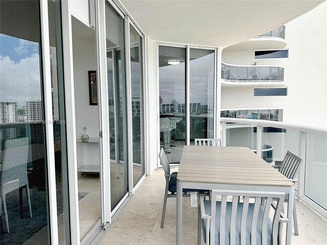 Building Photo - 17555 Collins Ave