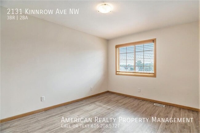 Building Photo - 2131 Kinnrow Ave NW
