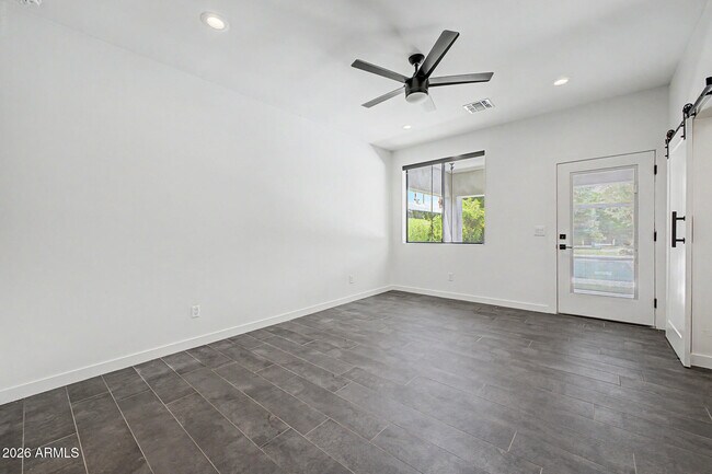 Building Photo - 2312 E Curnow Dr