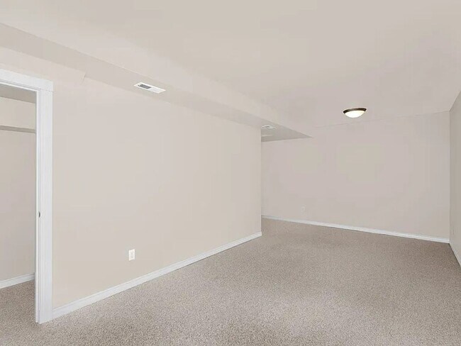 Building Photo - 1856 S Brandon Pl