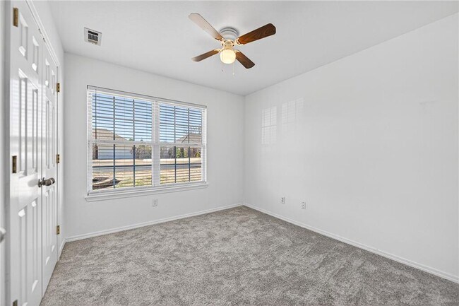 Building Photo - 1562 Hutchinson St