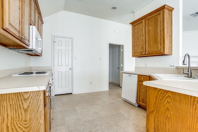 Building Photo - 7740 Summerbrook Cir