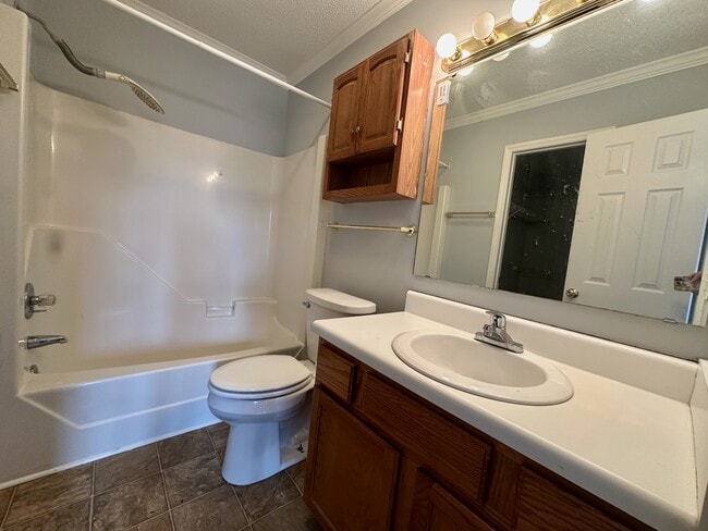 Building Photo - 228 Northview Dr