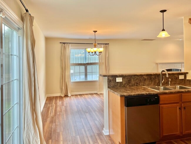 Building Photo - Sellhorn Heights 4BR/2.5BA, Fenced Yard, D...