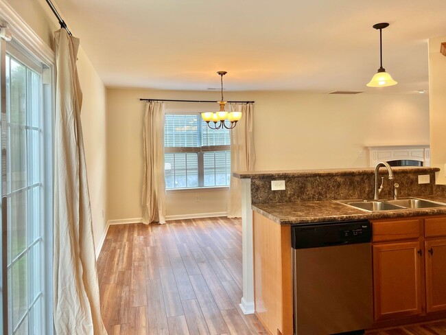 Building Photo - Sellhorn Heights Beauty, 4BR/2.5BA, Fenced...