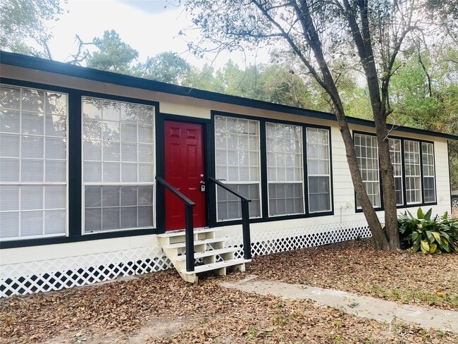 Building Photo - 16643 Lake Cir