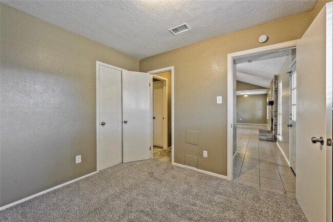 Building Photo - 1942 Myrna Ln