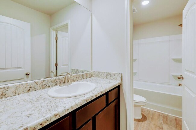 Building Photo - Beautiful Rental Home in Fountain Inn Feat...