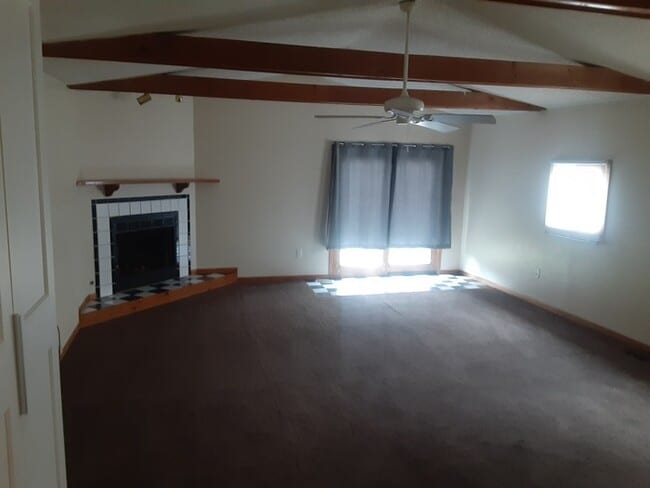 Building Photo - Nice 3 Bedroom Ranch w/ 2 Car Garage in Pe...