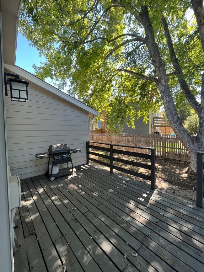 Building Photo - AVAILABLE NOW!! 4-Bedroom, 3-Bathroom Home Nestled in the Cotton Creek Neighborhood!