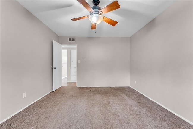 Building Photo - 726 Willow Dr