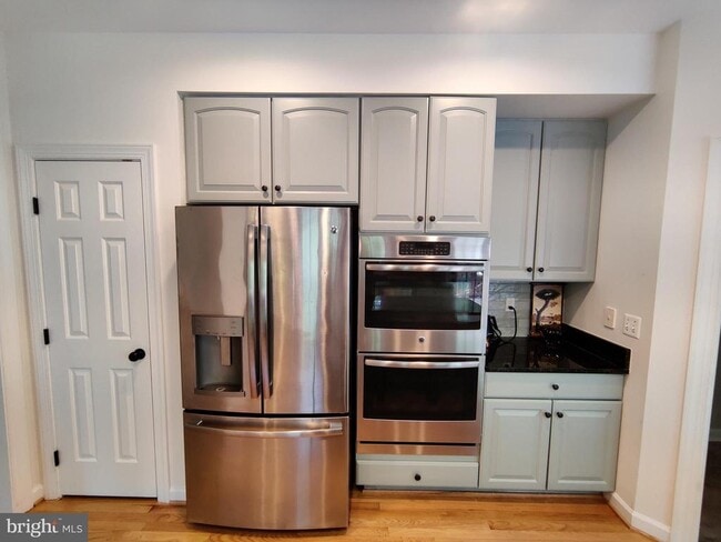 Building Photo - 7500 Tahoe Ct