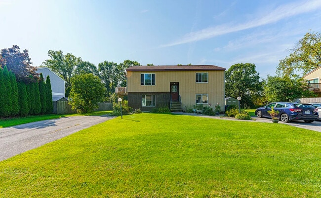 Building Photo - 44 Suncrest Dr