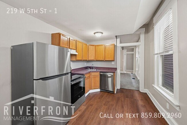 Building Photo - 219 W 5th St