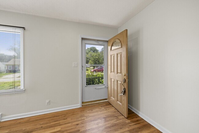 Building Photo - Cozy 3-Bedroom Ranch with Garage in Charming Old Towne Bellevue