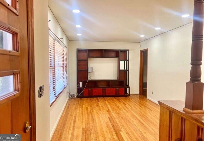 Building Photo - 2560 Wood Valley Dr