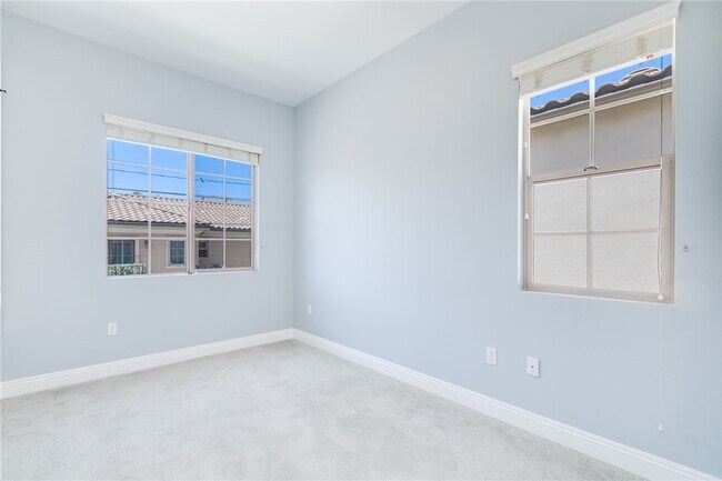 Building Photo - 615 S 2nd Ave