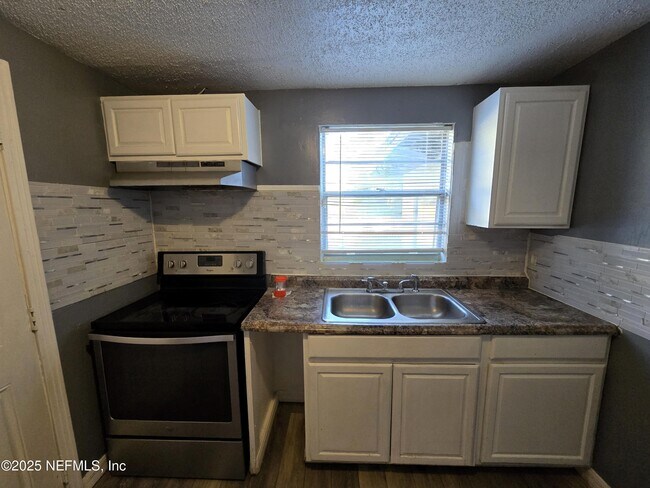 Building Photo - 9142 4th Ave