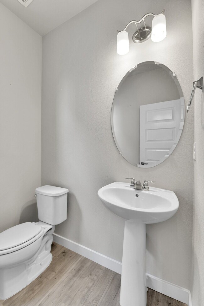 Building Photo - $2,620.95 - 3 Bed, 2.5 Bath Home in Aurora with AC and In Unit Laundry!