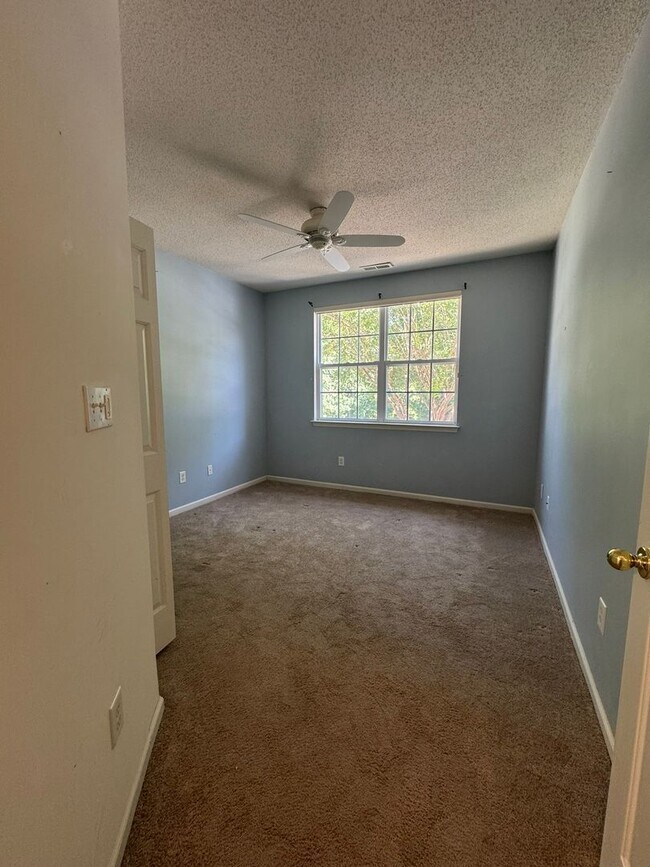 Building Photo - 125 Shoal Creek