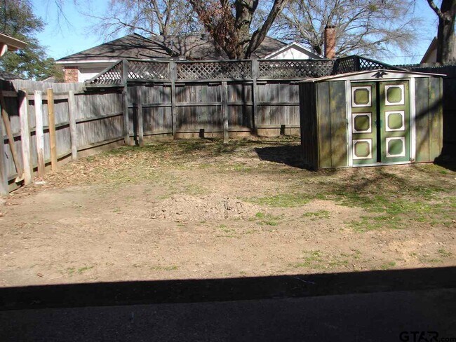 Building Photo - 419 Top Hill Dr