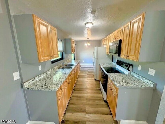 Building Photo - 2026 Schooner Dr