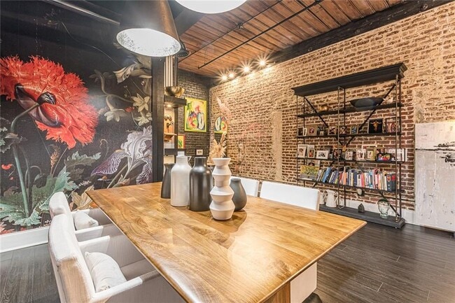 Building Photo - 320 Peters St SW