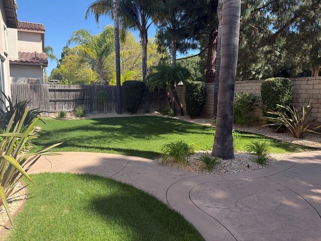 Building Photo - 4 Bedroom Home for Rent in Camarillo!