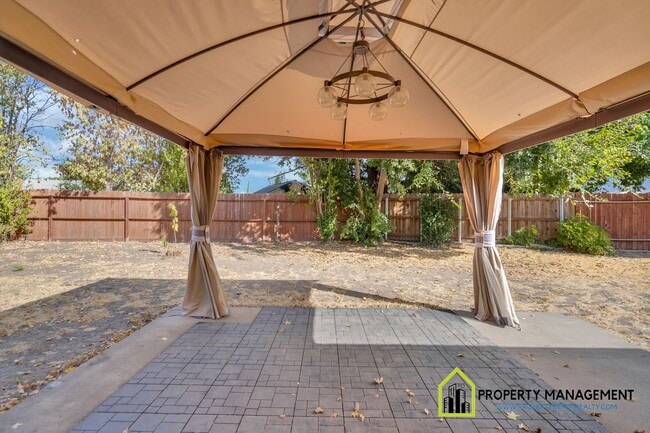 Building Photo - Remodeled 4-Bedroom Retreat with Large Backyard