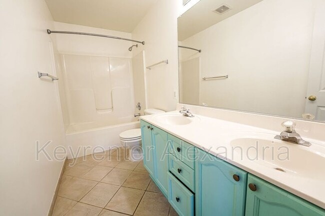 Building Photo - 20 Boulder Dr