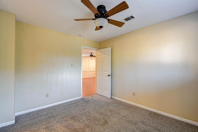 Building Photo - 11743 Riverview Dr