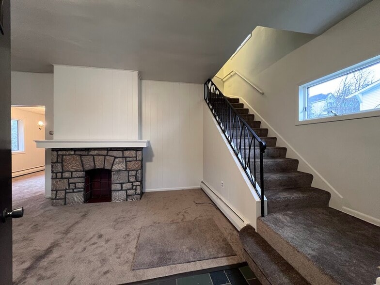 Building Photo - 304 Marie St