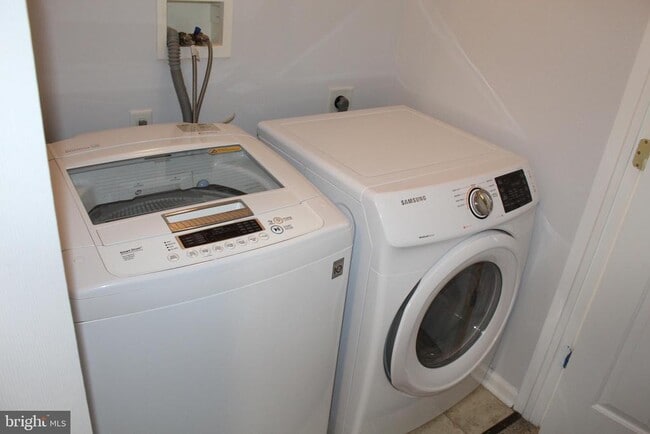 Building Photo - 15 Ryan Ct