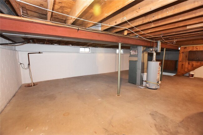 Building Photo - 300 Howland Ave