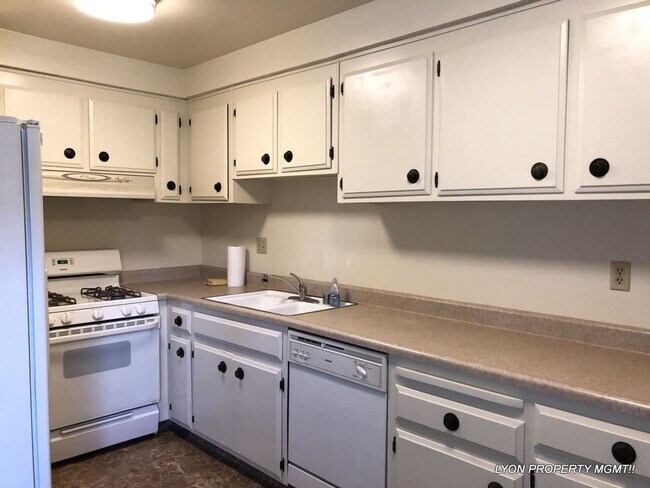 Building Photo - 136 Touchstone Pl
