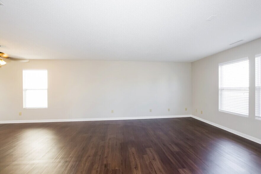 Building Photo - 841 Chastain Ave